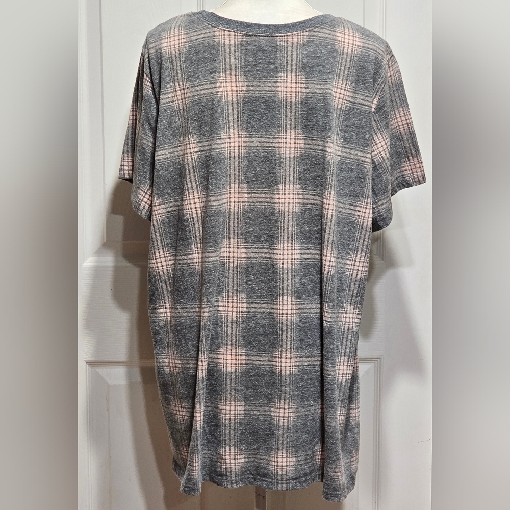 Torrid Classic Fit Tee Shirt Gray & Peach Plaid - Picture 7 of 9
